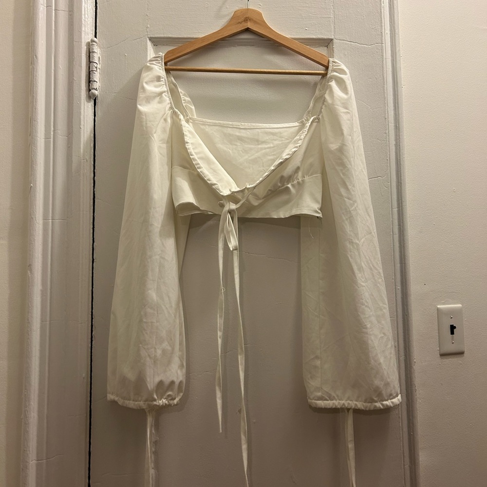 White puff sleeve cropped blouse